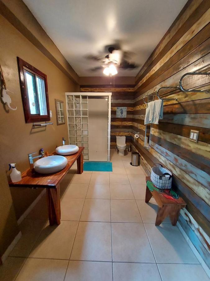 Casa Oceana Bed & Breakfast Бокас-дель-Торо Экстерьер фото